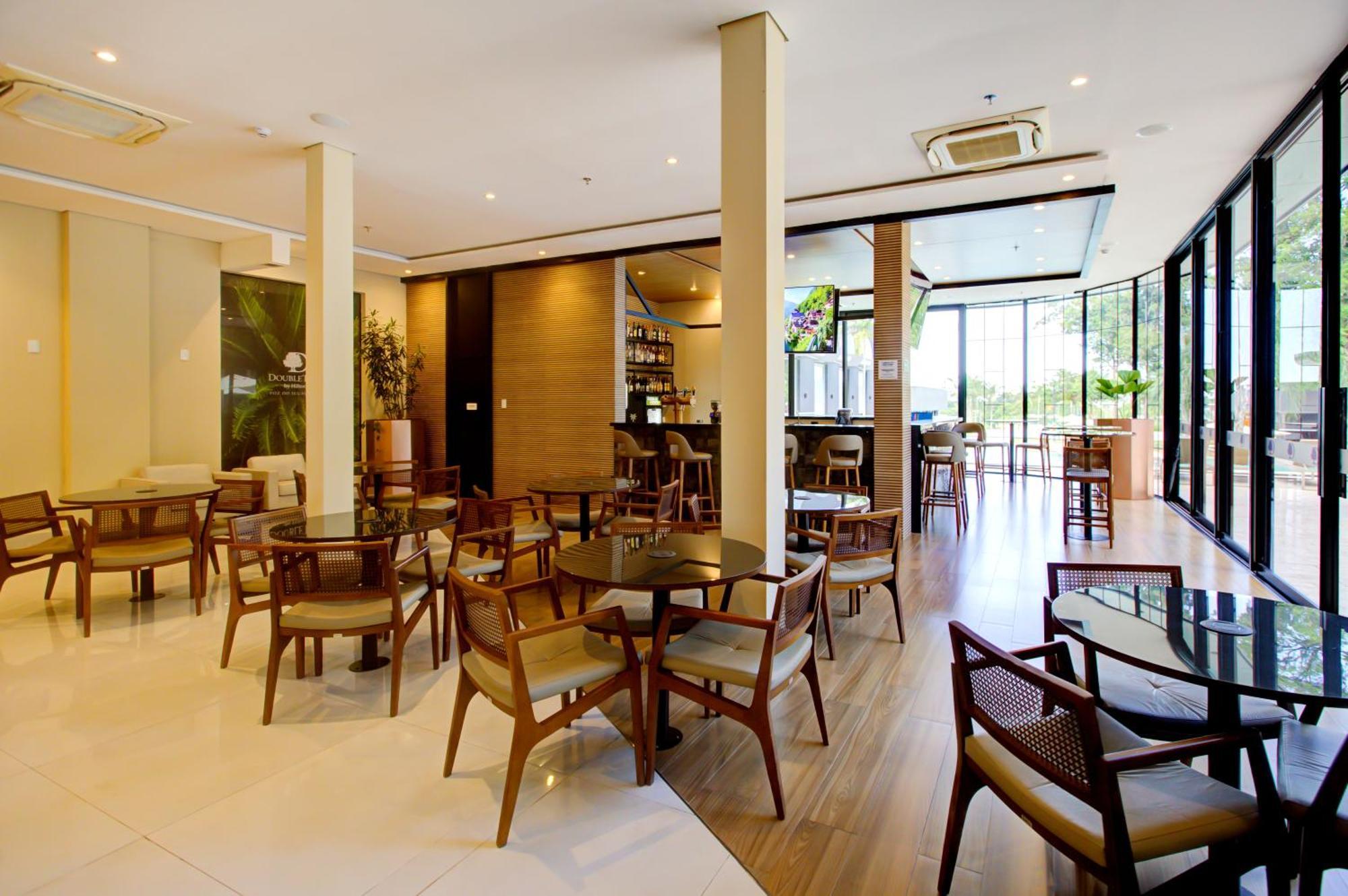 Doubletree By Hilton - Resort - Foz do Iguaçu Exterior foto The interior of the hotel