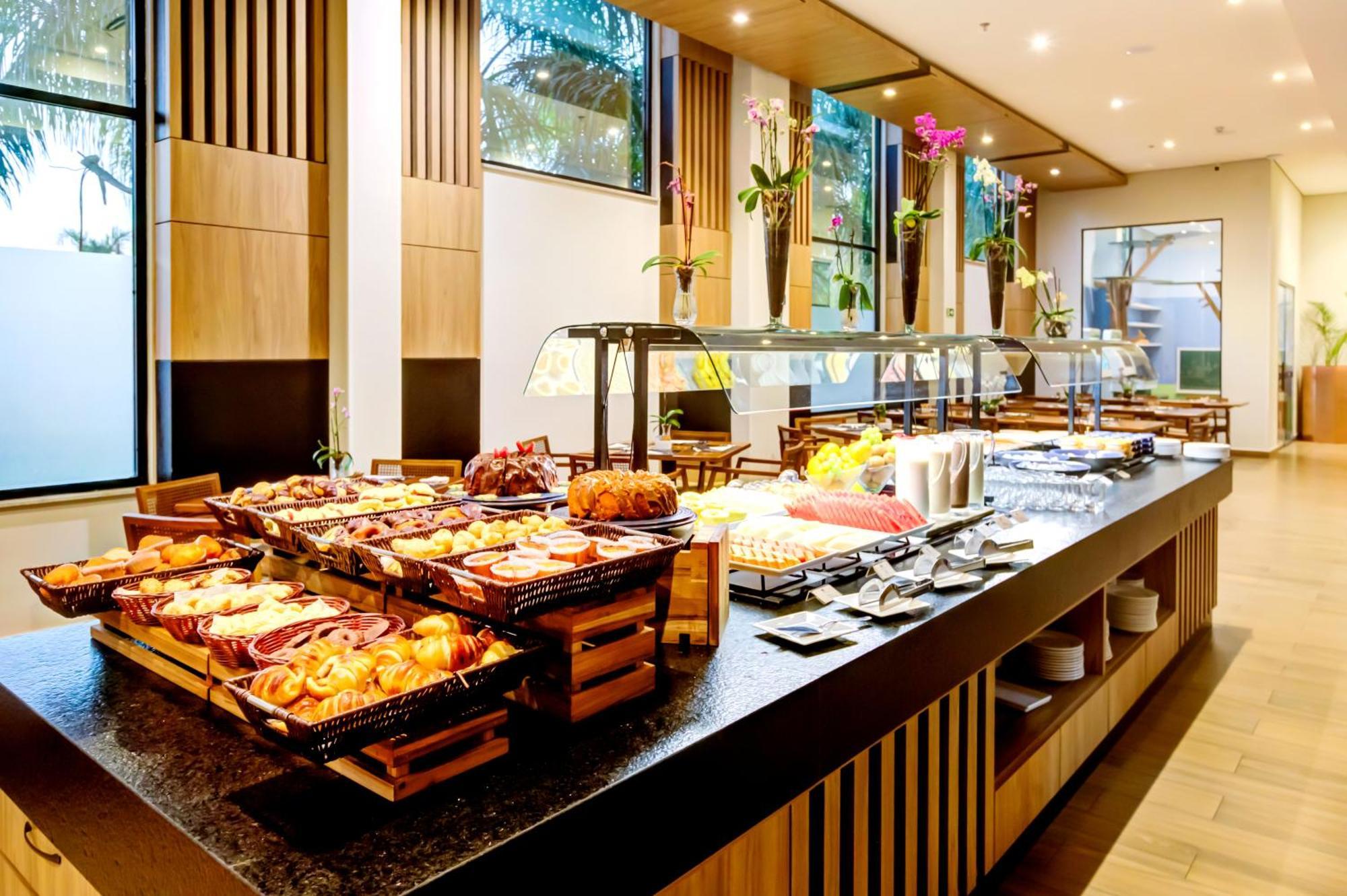 Doubletree By Hilton - Resort - Foz do Iguaçu Exterior foto A buffet at a hotel