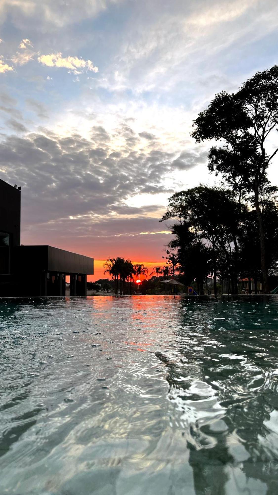 Doubletree By Hilton - Resort - Foz do Iguaçu Exterior foto Sunset at the pool